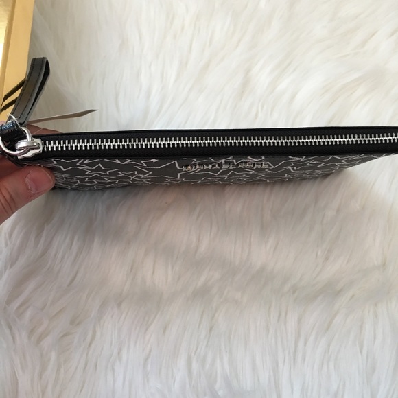 LAST ONE NWT Michael Kors Giftables LG Zip Clutch - Picture 7 of 8